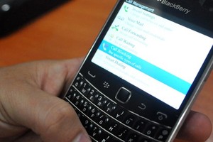 Nhiều thuê bao tố nhà mạng tự động cài hàng chục dịch vụ giá trị gia tăng cho khách hàng. Ảnh: Anh Quân