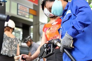 Giá xăng tăng 440 đồng/lít giá từ 16h45 ngày 20/10