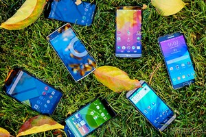 Ở phân khúc cao cấp trên 10 triệu đồng, nhiều smartphonegiảm giá mạnh dù số lượng sản phẩmmới lên kệ ít ỏi.