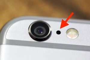 Lỗ nhỏ cạnh camera sau của iPhone có tác dụng gì?