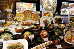 Đồ ăn mô hình được trưng bày và bán tại nhiều nơi ở Nhật Bản. Ảnh: Kotaku.