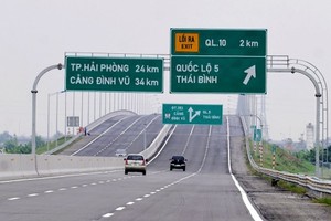 Những "điều lạ" cao tốc tài xế Việt cần biết