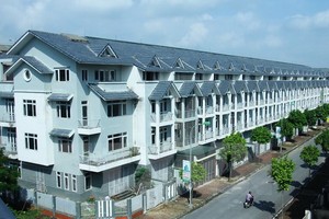 Các căn hộ liền kề tại khu đô thị Xuân Phương, huyện Hoài Đức của Hà Nội. (Ảnh: Tuấn Anh/TTXVN)