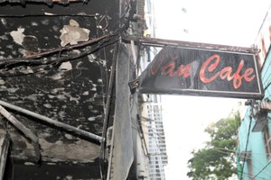 Ảnh hiện trường vụ cháy quán cà phê khiến 6 người chết ở Sài Gòn