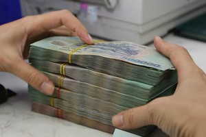 Nhân viên ngân hàng thấp thỏm chờ thưởng Tết.