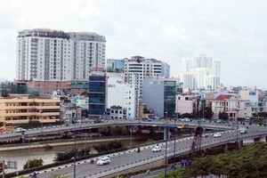 Bộ Nội vụ ủng hộ TP HCM sáp nhập một số quận