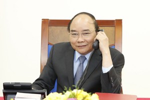 Thủ tướng điện đàm với quyền Tổng thống kiêm thủ tướng Hàn Quốc. Ảnh: VGP