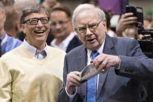 Bill Gates (trái) và Warren Buffett đã là bạn bè 26 năm qua. Ảnh: AFP