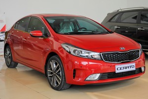 Kia Cerato giảm giá chưa ưu đãi từ 28-42 triệu.