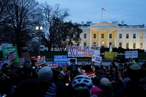 Người biểu tình phản đối lệnh cấm nhập cảnh thứ hai của Tổng thống Mỹ Donald Trump. Ảnh: Reuters