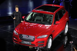 SUV hạng sang Jaguar F-Pace ra mắt tại Việt Nam.