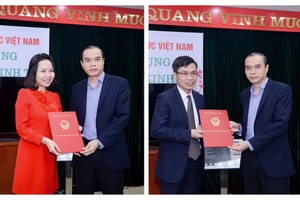 Phó thống đốc Nguyễn Đồng Tiến trao quyết định bổ nhiệm cho bà Hà Thu Giang và ông Trần Văn Tần