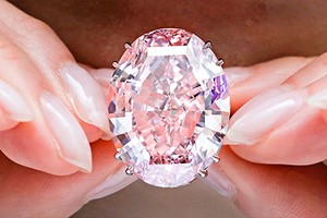 Pink Star được bán với mức giá hơn 71,1 triệu USD. Ảnh:CNN