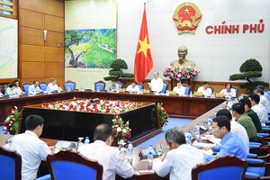 Thủ tướng Nguyễn Xuân phúc chủ trì cuộc họp lần thứ 8 củaỦy ban Quốc gia về biến đổi khí hậu. Ảnh: VGP/Quang Hiếu