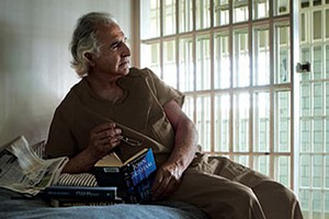 Siêu lừa Bernie Madoff được cho là có một cuộc sống nhàn hạ trong tù.