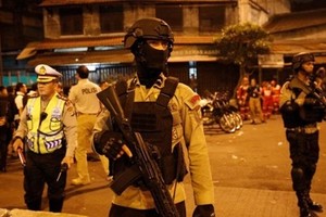 Đánh bom tự sát liên tiếp ở Jakarta, ba cảnh sát thiệt mạng