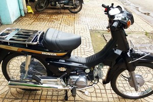 Honda Super Cub Custom 100, hàng nội địa Nhật Bản. Ảnh:Trần Hữu Nhân.