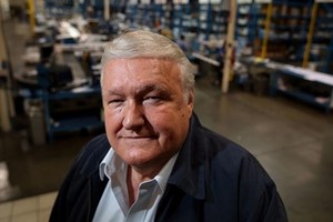 Donald Friese không thích chỉ nói cảm ơn. Ảnh:LA Times