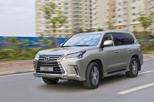 Lexus là hãng xe sang ảnh hưởng nặng nề nhất vì thuế mới.