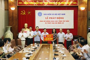 Bảo hiểm xã hội Việt Nam ủng hộ đồng bào bị lũ lụt các tỉnh Tây Bắc 1 tỷ đồng