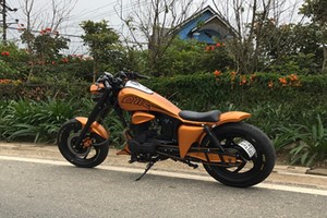 Toàn bộ máy móc và thiết bị của xe được loại bỏ hết. Chỉ giữ lại khung sườn của Honda 67.