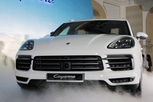 Phiên bản Porsche Cayenne S có giá 5,47 tỷ đồng tại Việt Nam.