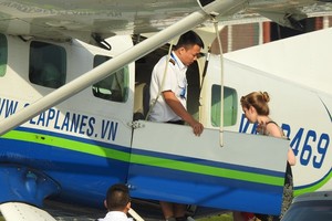 COO Facebook thăm vịnh Hạ Long, đi thủy phi cơ về Hà Nội