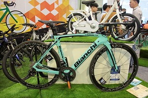 Xe đạp Bianchi Oltre XR 4 giá 410 triệu đồng tại Việt Nam. Ảnh:Lương Dũng.
