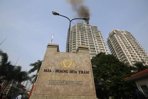 Hà Nội: Cháy Chung cư Golden Westlake giữa trưa, người dân hoảng loạn