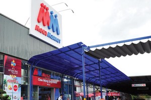 Việc xin giấy phép lập cơ sở bán lẻ của doanh nghiệp nước ngoài được thực hiện sau khi có giấy phép kinh doanh và tài liệu về địa điểm lập cơ sở bán lẻ. Trong ảnh: Siêu thị Mega Market Thăng Long (Hà Nội)