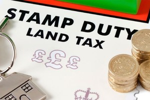 Thuế sở hữu nhà đất mang lại nguồn thu cao cho chính phủ Anh.