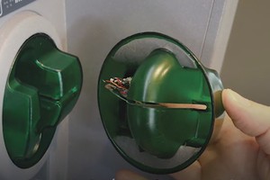 Nghi vấn kẻ gian đặt thiết bị skimming tại ATM rút tiền khách hàng