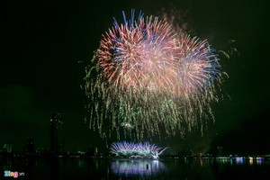 Người dân, du khách mãn nhãn với những màn pháo hoa quốc tế Đà Nẵng