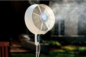 Quạt phun sương và quạt điều hòa có cùng nguyên lý làm mát bằng quá trình bay hơi của nước.