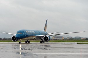 Máy bay Vietnam Airlines dừng cất cánh vì khách đốt lửa