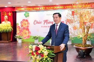 Ông Nguyễn Long Hải - Ủy viên dự khuyết BCH Trung ương Đảng, Bí thư Đảng ủy Khối DNTW chúc Tết Vietcombank Xuân Nhâm Dần