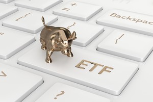 Quỹ ngoại tích cực gom hàng