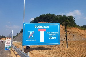 Do gặp khó khăn trong việc thu xếp nguồn vốn tín dụng nên suốt hơn 4 năm qua, Dự án thành phần 2 vẫn chưa thể triển khai trên thực địa đã tạo nên sự “đứt gẫy” đáng tiếc trong việc kết nối đoạn tuyến cao tốc Bắc Giang - Lạng Sơn với cửa khẩu Hữu Nghị - Lạng Sơn.