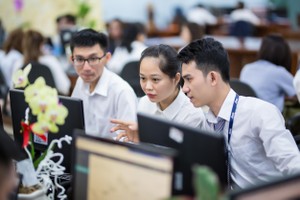 Giao dịch chứng khoán sáng 29/8: Tâm điểm vẫn là cổ phiếu chứng khoán