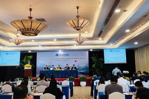 ĐHCĐ thường niên 2023 tới "phút 89" mới đủ điều kiện để tổ chức sau gần 4 giờ chờ đợi.