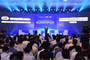 Diễn đàn Cấp cao Cố vấn tài chính Việt Nam 2023: “Bơi trong dòng xoáy"