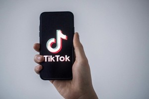 ByteDance - chủ sở hữu của TikTok - có thể phải đối mặt với mức phạt lên tới 6% doanh thu toàn cầu nếu TikTok bị kết tội vi phạm các quy định trong luật dịch vụ kỹ thuật số (DSA) của EU. Ảnh: AFP