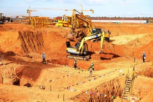 Sân bay Long Thành hiện đang xây dựng nhà ga và đường băng. Ảnh: Lê Toàn