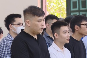 Trùm đường dây đánh bạc nghìn tỷ Nguyễn Minh Thành và các bị cáo hầu tòa.