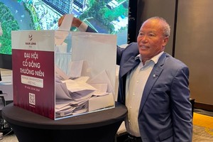 Ông Nguyễn Xuân Quang, Chủ tịch HĐQT NLG bỏ phiếu biểu quyết tại ĐHCĐ vừa qua