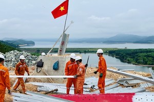 Thi công trên công trường Đường dây 500 kV mạch 3