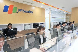 “Độc, lạ” biểu phí giao dịch và tư vấn của FPTS