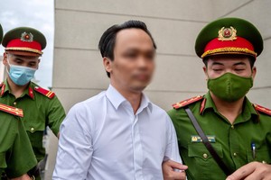 Ông Trịnh Văn Quyết, Cựu Chủ tịch Tập đoàn FLC được dẫn giải đến Toà 