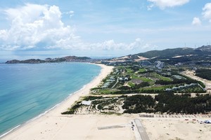 Khu vực ven biển Khu kinh tế Nhơn Hội đang thực hiện nhiều dự án khu du lịch, khu đô thị.