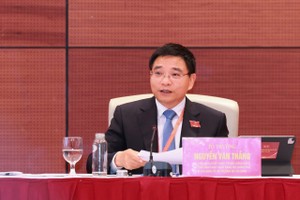 Đồng chí Nguyễn Văn Thắng, Ủy viên Ban Chấp hành Trung ương Đảng, Ủy viên Ban Chấp hành Đảng bộ Chính phủ, Bí thư Đảng ủy, Bộ trưởng Bộ Tài chính điều hành tổ thảo luận số 7. Ảnh: Nhật Bắc. 